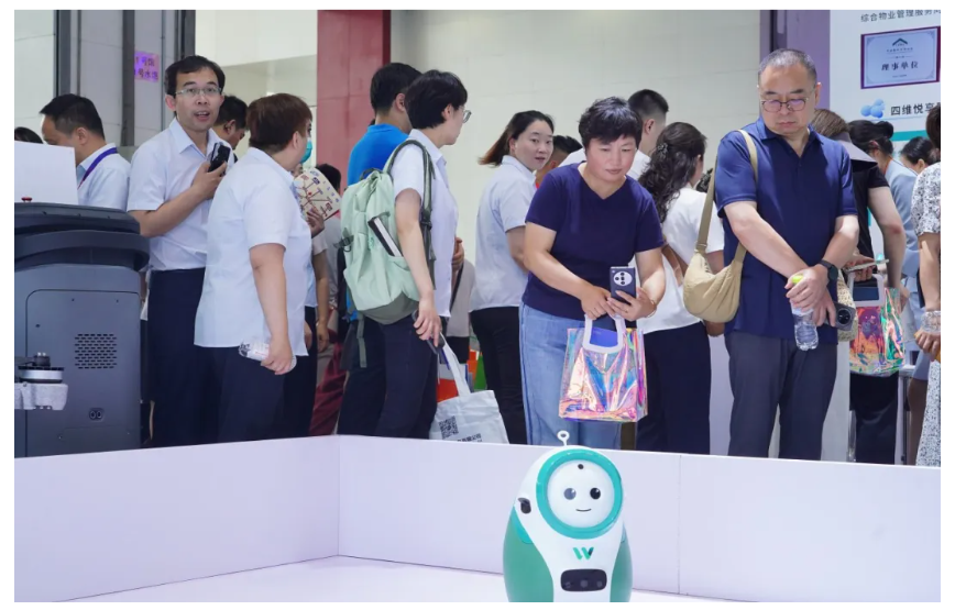 文達通股份攜”數智物業全鏈解決方案”亮相中國物博會，“AI+機器人”定義智慧物業新標桿